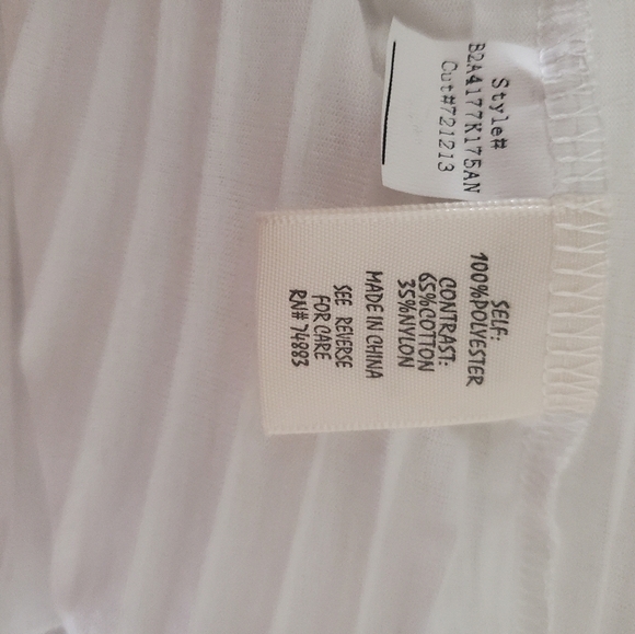 Sleeveless lace neck flowy top - Picture 6 of 7